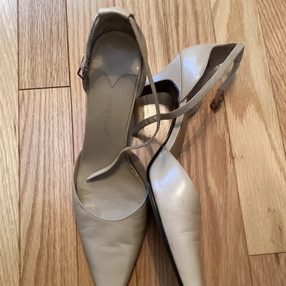 Leather nude heels, vintage, size 6 but fits bigger - Picture 7 of 13